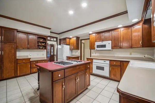 2310 Big Woods DR, Batavia, IL 60510