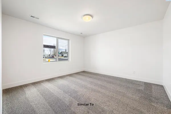 757 Honeylicious St, Richland, WA 99352