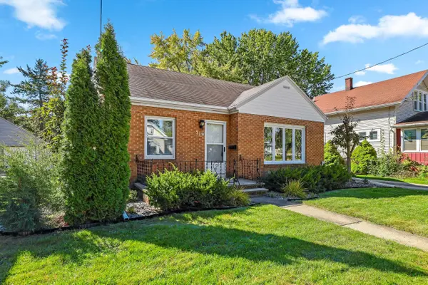 319 E LINCOLN AVE, Little Chute, WI 54140