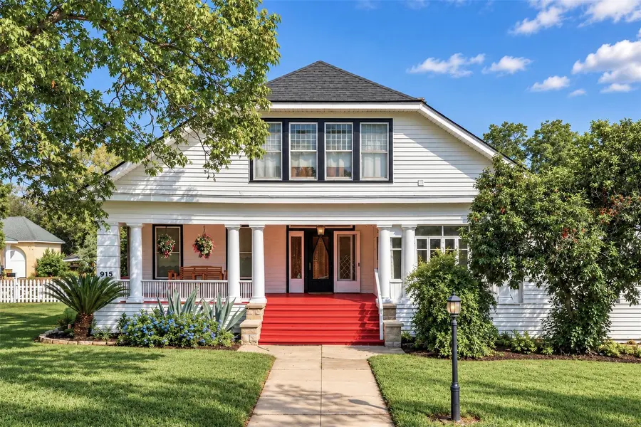 915 Saint Lawrence ST, Gonzales, TX 78629