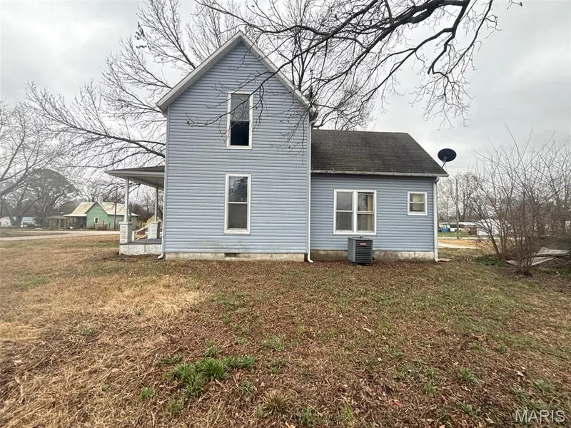 211 S 6th ST, Deepwater, MO 64740