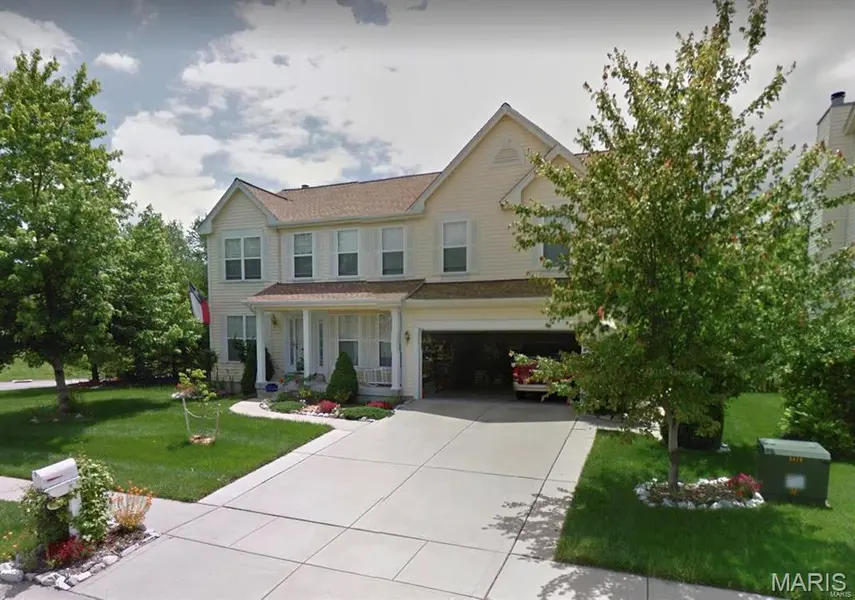 930 HOLLIDAY DR, Fairview Heights, IL 62208