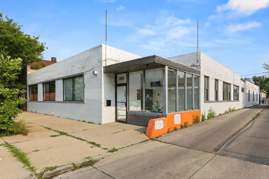 4616 W Fullerton AVE, Chicago, IL 60639