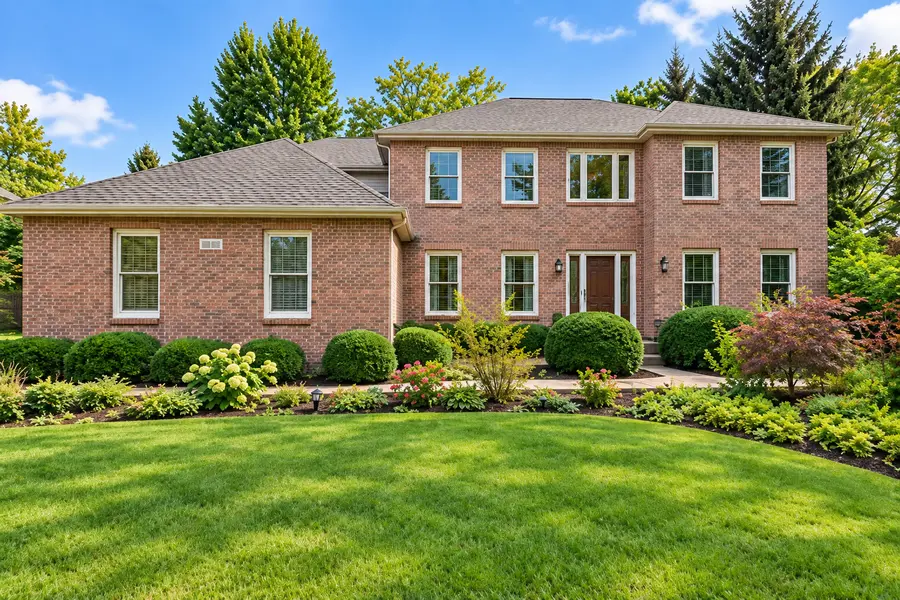 1263 Williamsburg LN, Crystal Lake, IL 60014