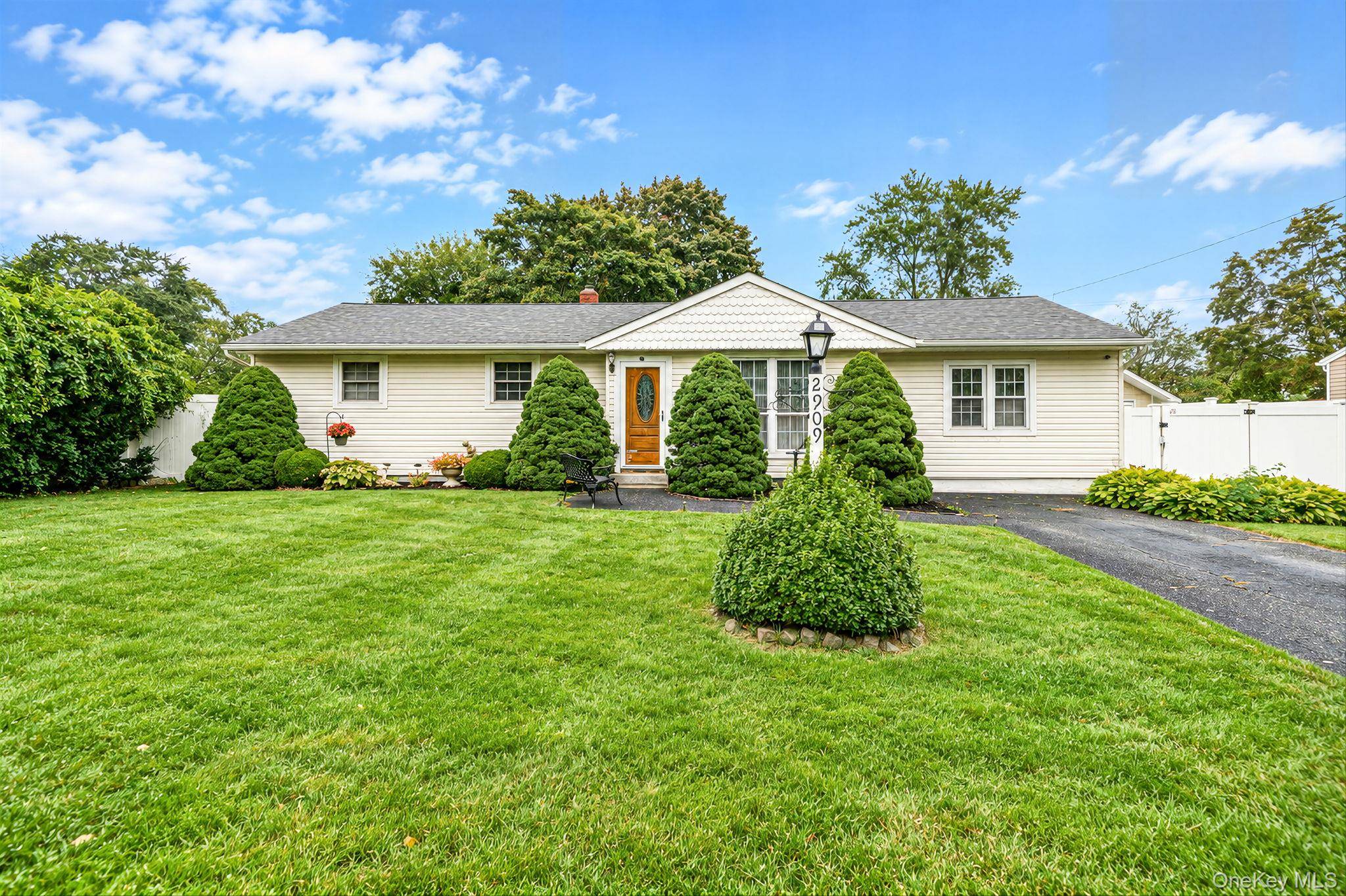 2909 Connecticut AVE, Medford, NY 11763
