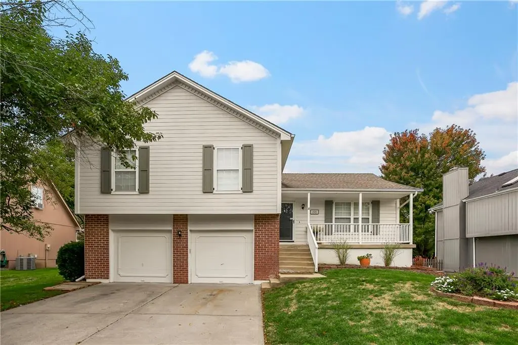 616 SE Battery DR, Lee's Summit, MO 64063