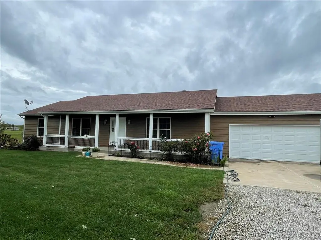 19130 255th ST, Tonganoxie, KS 66086
