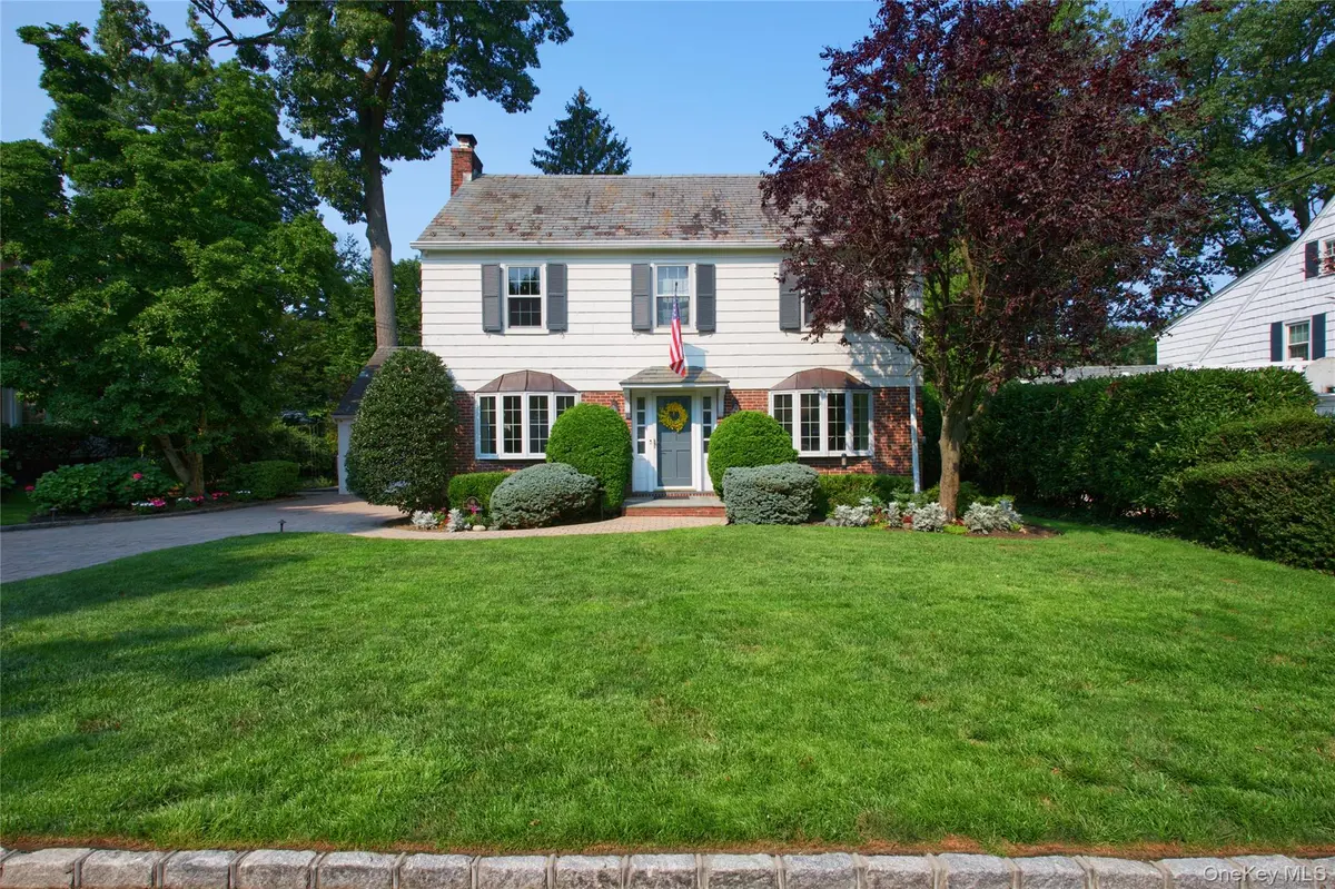 69 Eakins RD, Manhasset, NY 11030
