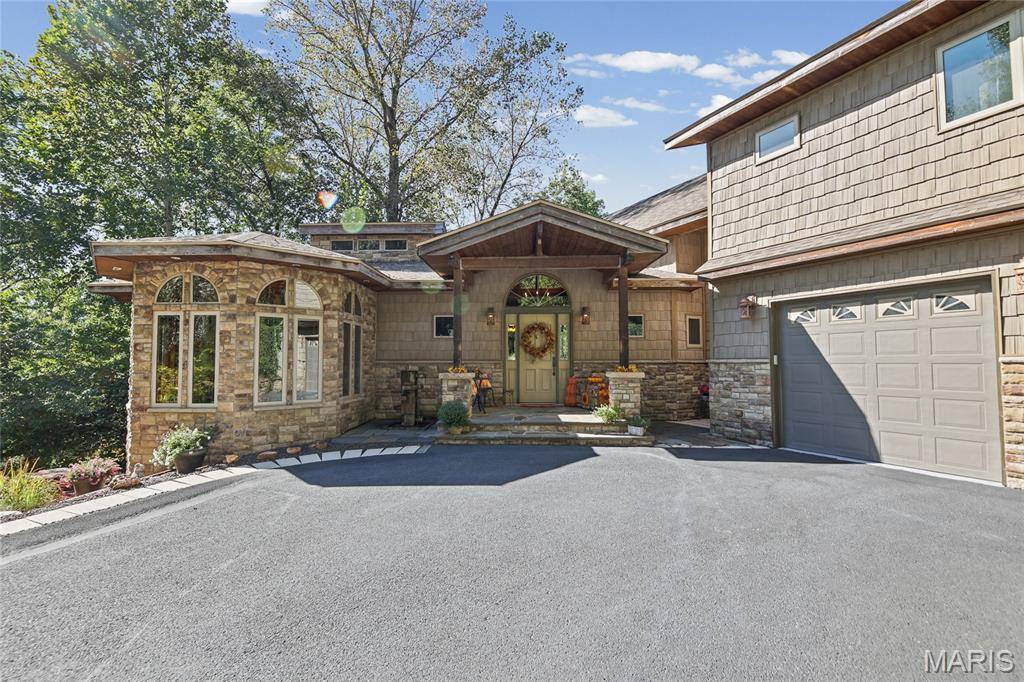 1003 Berry LN, Edwardsville, IL 62025