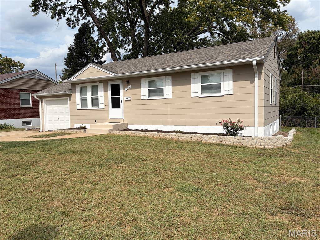 905 Delaird DR, Bellefontaine Nghbrs, MO 63137