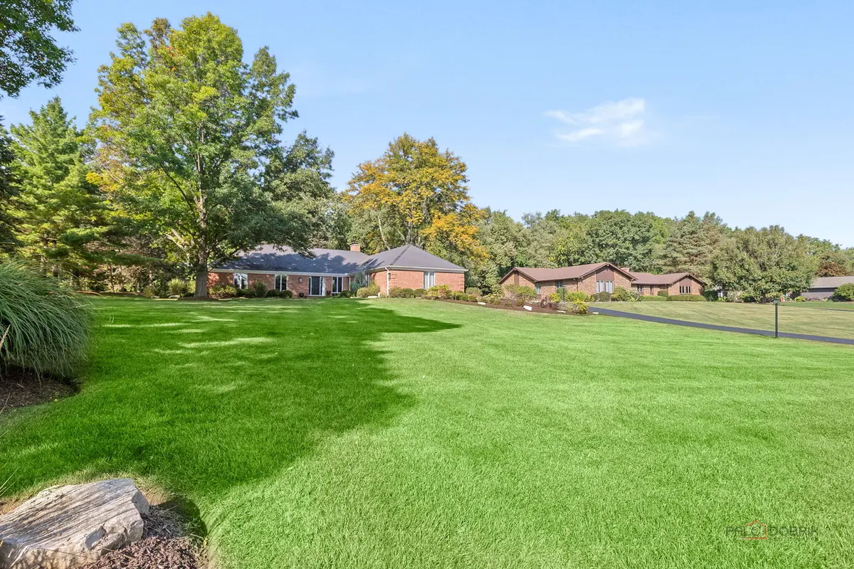 79 Mark DR, Hawthorn Woods, IL 60047