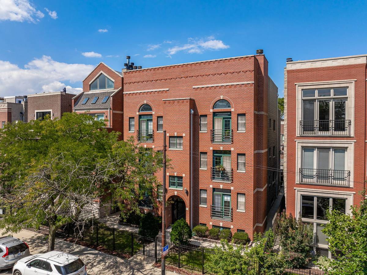 1916 W Belmont AVE #2E, Chicago, IL 60657