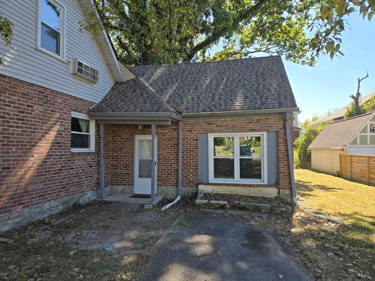 1010 Burchwood Ave #B, Nashville, TN 37216