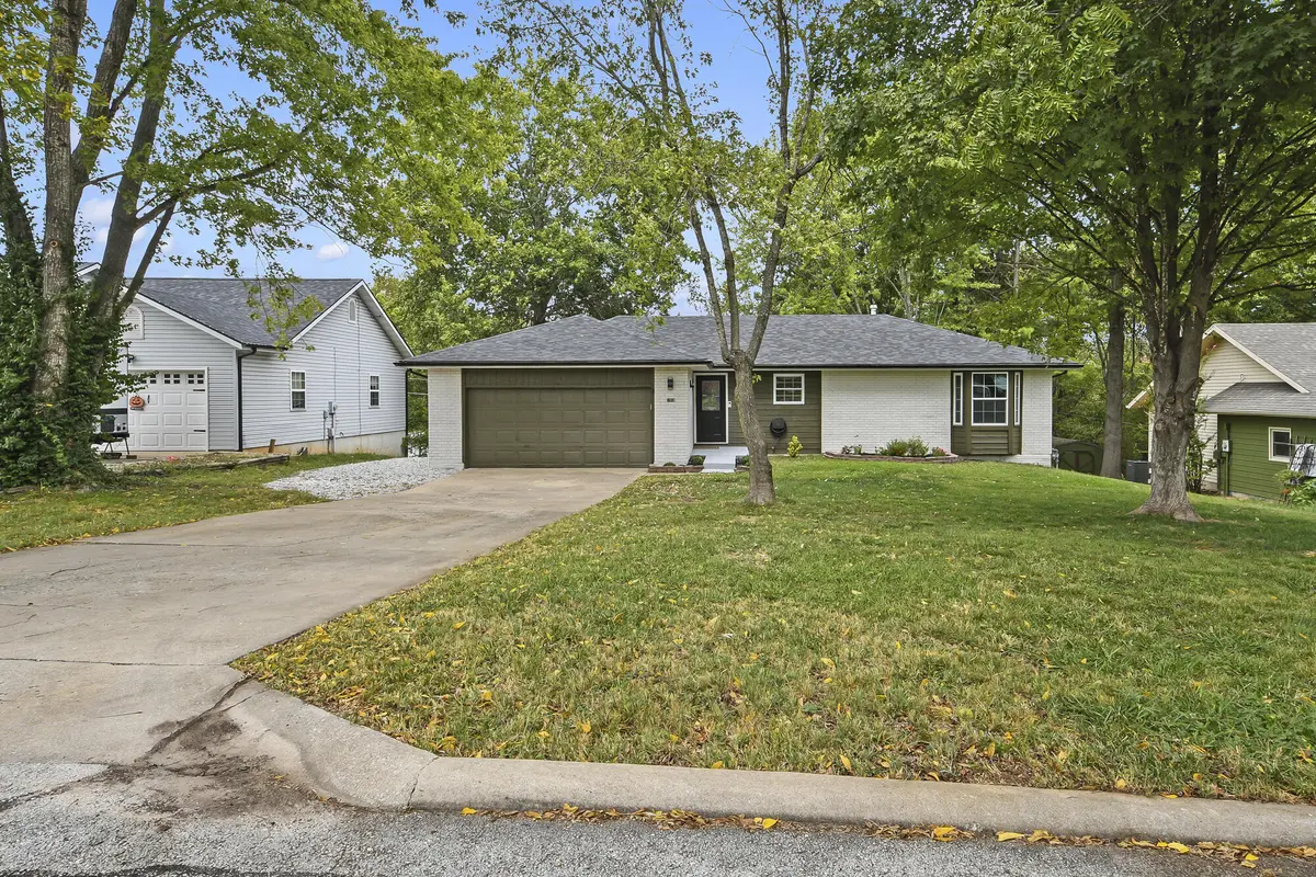 103 E Horseshoe DR, Nixa, MO 65714