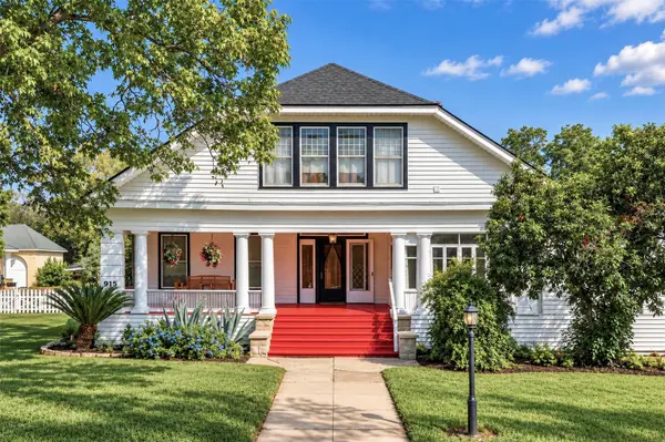 915 Saint Lawrence ST, Gonzales, TX 78629