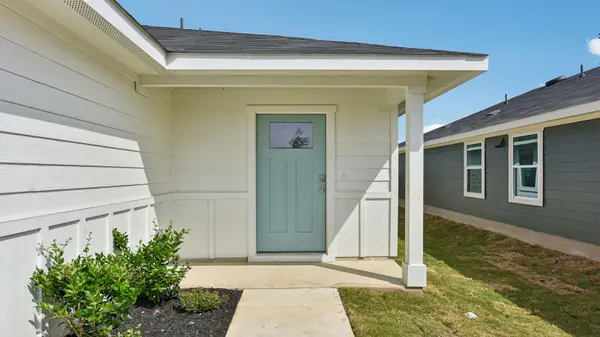 398 Ebbsfleet DR, Uhland, TX 78640