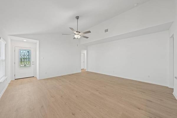 115 Wirepass CRST, Jarrell, TX 76537