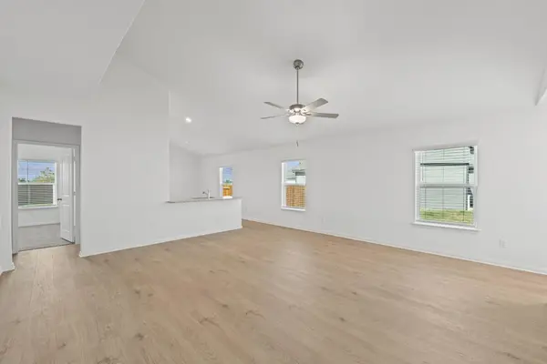309 W Luna Blue LN, Jarrell, TX 76537