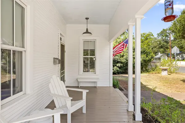 303 W College ST, Fredericksburg, TX 78624