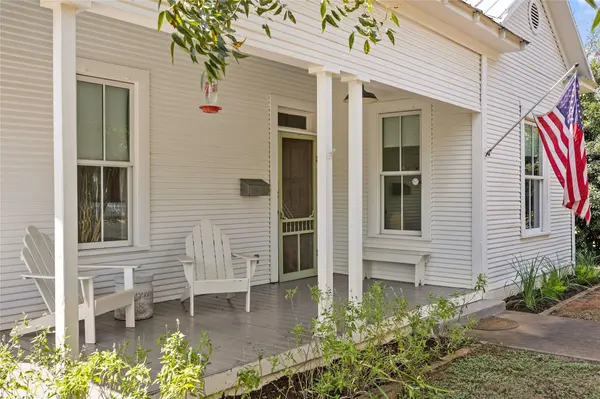 303 W College ST, Fredericksburg, TX 78624