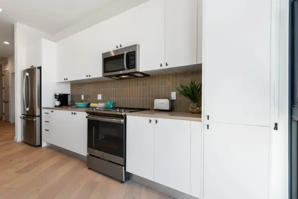 800 Embassy DR #525, Austin, TX 78702