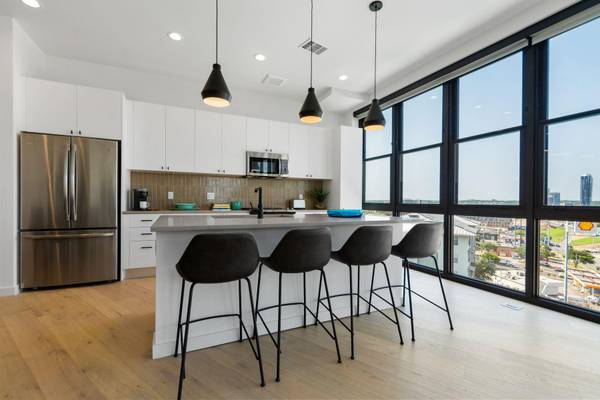 800 Embassy DR #525, Austin, TX 78702