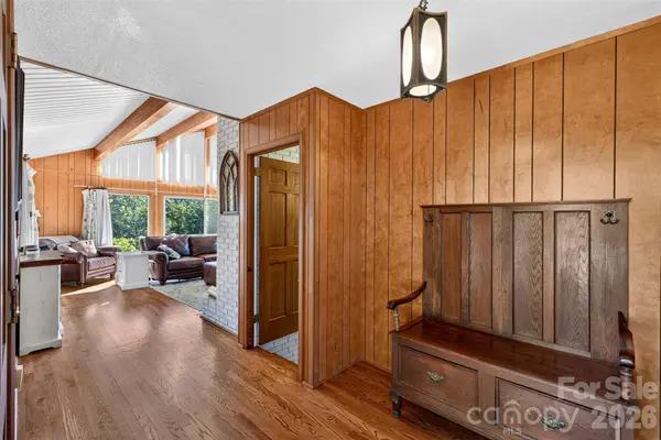 93 Orchard HL, Saluda, NC 28773