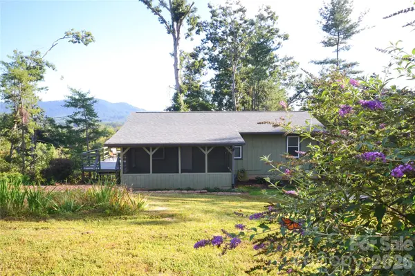 6 Mountain Oaks DR, Fletcher, NC 28732