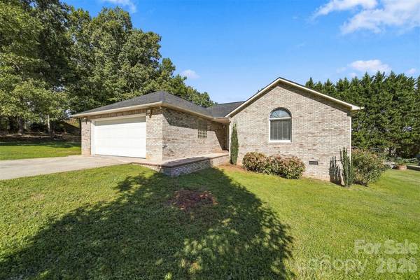1256 Willow DR, Morganton, NC 28655