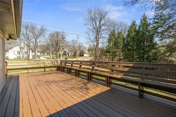 10301 Howe DR, Leawood, KS 66206