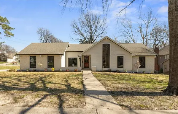 10301 Howe DR, Leawood, KS 66206
