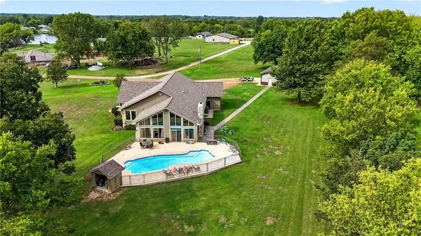 11210 Lakeview DR, Erie, KS 66733