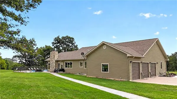 11210 Lakeview DR, Erie, KS 66733