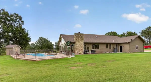11210 Lakeview DR, Erie, KS 66733