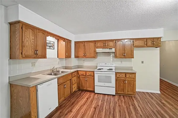 6904/6906 N Orchard ST, Pleasant Valley, MO 64068