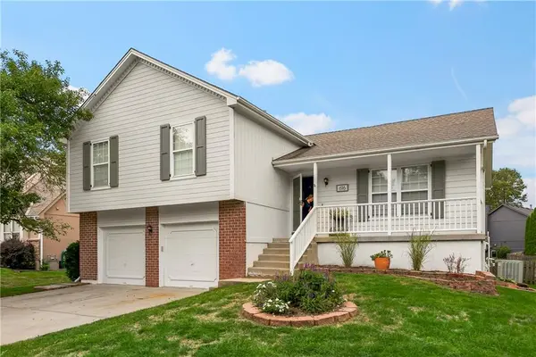 616 SE Battery DR, Lee's Summit, MO 64063