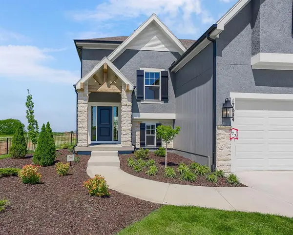 23876 W 125th TER, Olathe, KS 66061