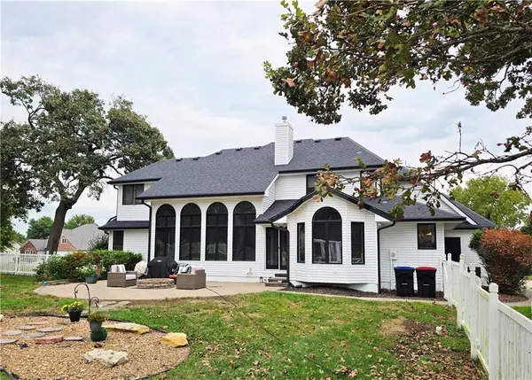 1226 Pembrooke DR, Warrensburg, MO 64093