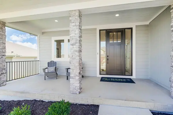12542 S Hedge CT, Olathe, KS 66061