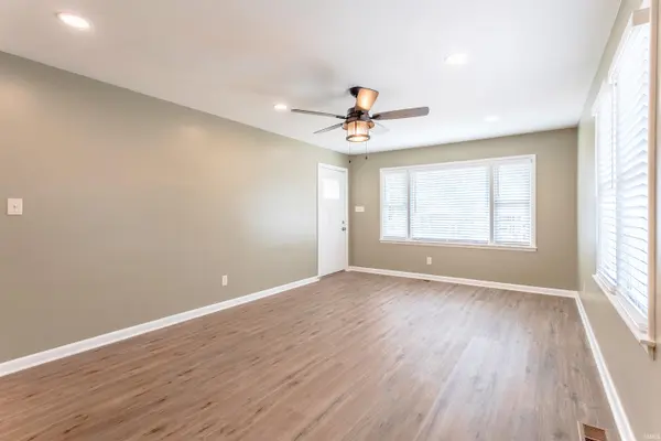 818 Harmon CT, Evansville, IN 47711