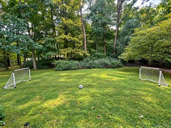 2278 Hunterbrook RD, Yorktown Heights, NY 10598