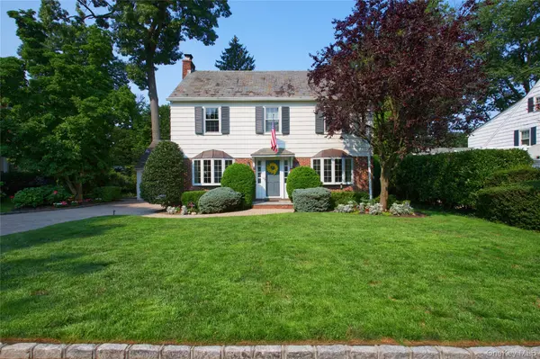 69 Eakins RD, Manhasset, NY 11030