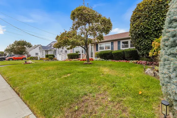 142 Montgomery AVE, Oceanside, NY 11572