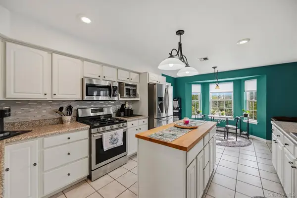 32 Valley CT, Florida, NY 10921