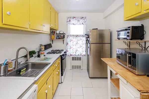 226-26 Union TPKE #6H, Oakland Gardens, NY 11364