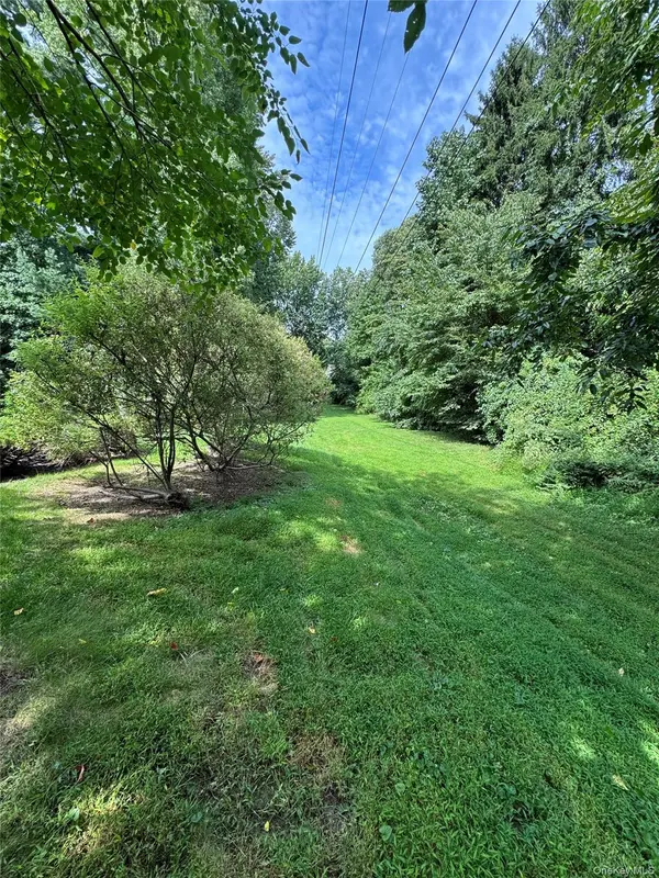 20 Tiffany CIR #20, Manhasset, NY 11030