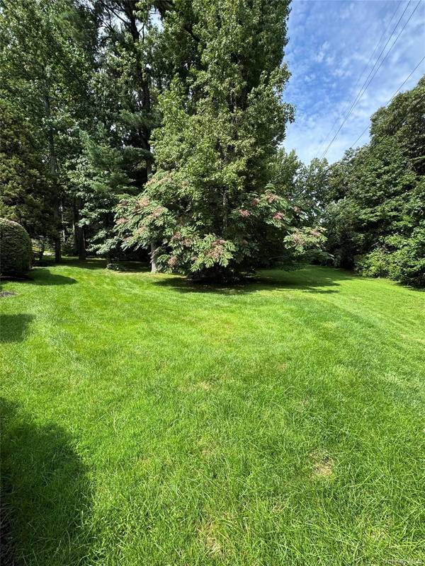 20 Tiffany CIR #20, Manhasset, NY 11030