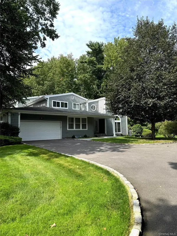 20 Tiffany CIR #20, Manhasset, NY 11030