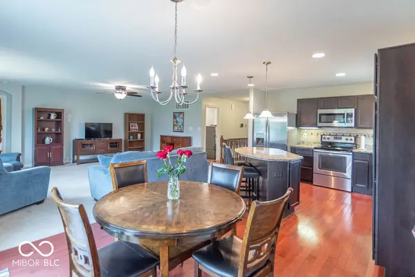 2448 Sandi DR, Avon, IN 46123