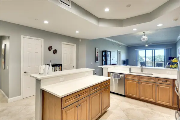 7612 LAKE VISTA CT #203, Lakewood Ranch, FL 34202